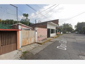 Casa en Jardines de Acapatzingo, Cuernavaca, Morelos