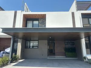 CASA EN VENTA EN EL NUEVO REFUGIO. A ESTRENAR.