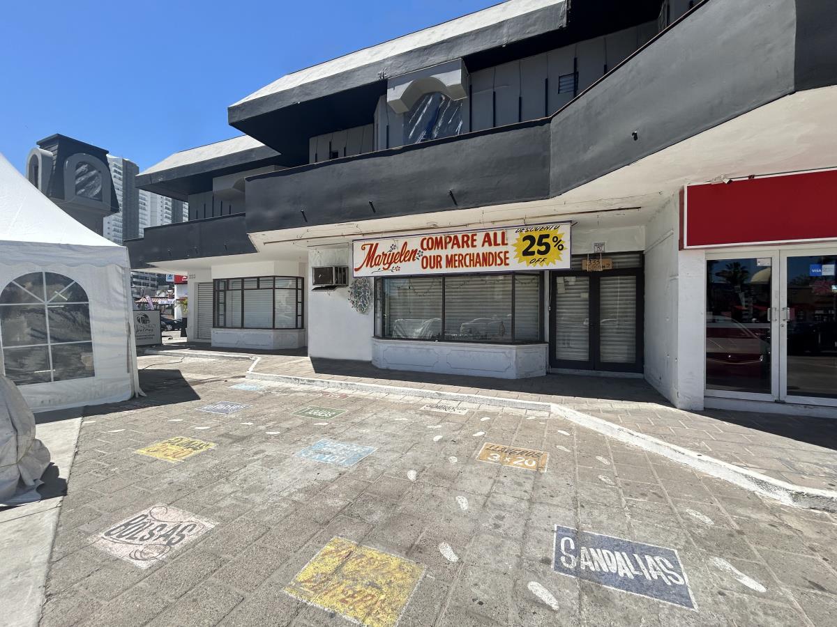 Local en venta en Zona Dorada, Mazatlán — foto 1 de 19