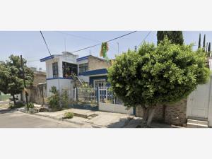 Casa en venta en Lomas de Oblatos 1a Secc, Guadalajara — foto 2 de 8