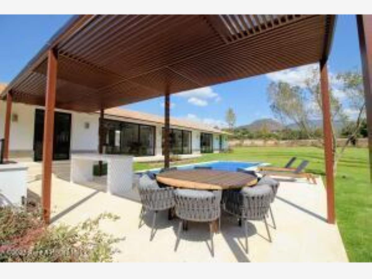 Casa en venta en Valle de Bravo, Valle de Bravo — foto 1 de 21