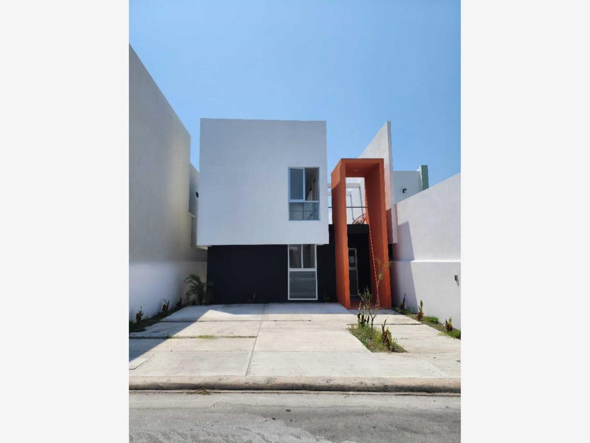 Casa en venta en Lomas de la Rioja, Alvarado — foto 1 de 15