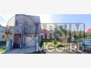 Casa en venta en Puerto Esmeralda, Coatzacoalcos, Veracruz de Ignacio de la Llave Casa en venta en Puerto Esmeralda, Coatzacoalcos, Veracruz de Ignacio de la Llave