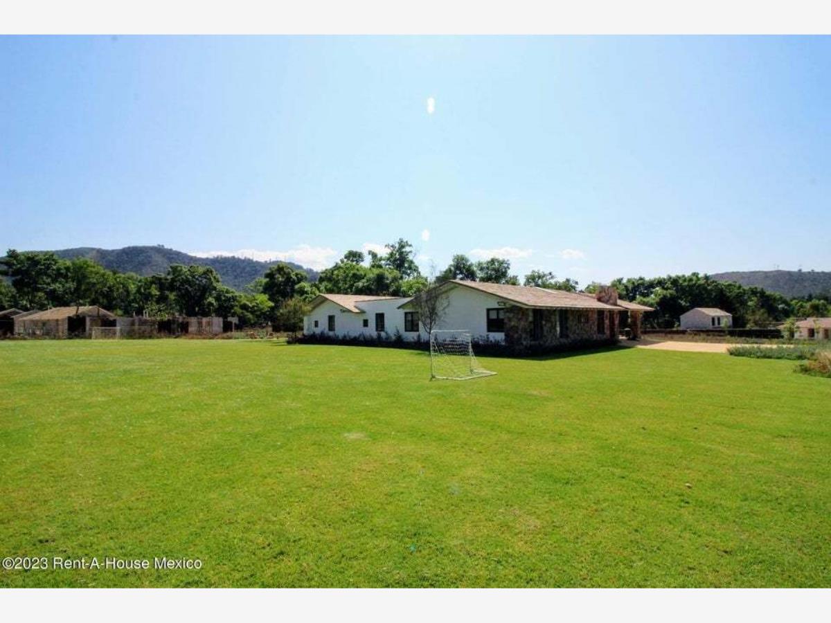 Casa en venta en Valle de Bravo, Valle de Bravo — foto 1 de 21
