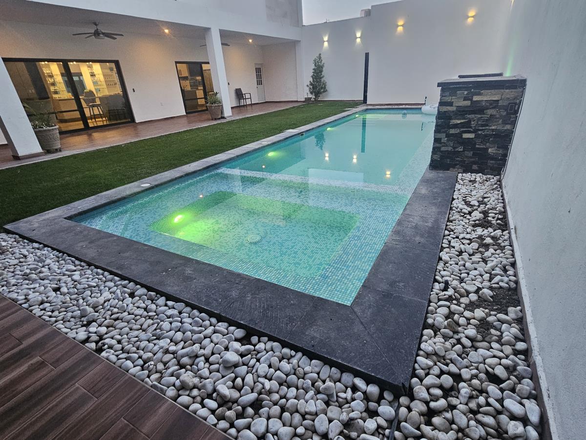 Casa en venta en Hacienda del Rosario, Torreón — foto 1 de 74