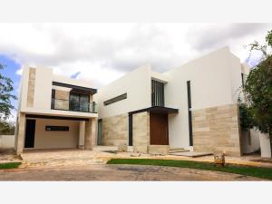 Casa en venta en Yucatán Country Club, Mérida, Yucatán Casa en venta en Yucatán Country Club, Mérida, Yucatán