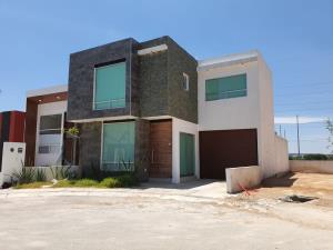 Casa en venta en Cañadas del Arroyo, Corregidora — foto 2 de 29