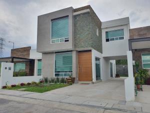 Casa en venta en Cañadas del Arroyo, Corregidora — foto 3 de 29