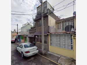 Casa en venta en C.T.M. Atzacoalco, Gustavo A. Madero — foto 2 de 9