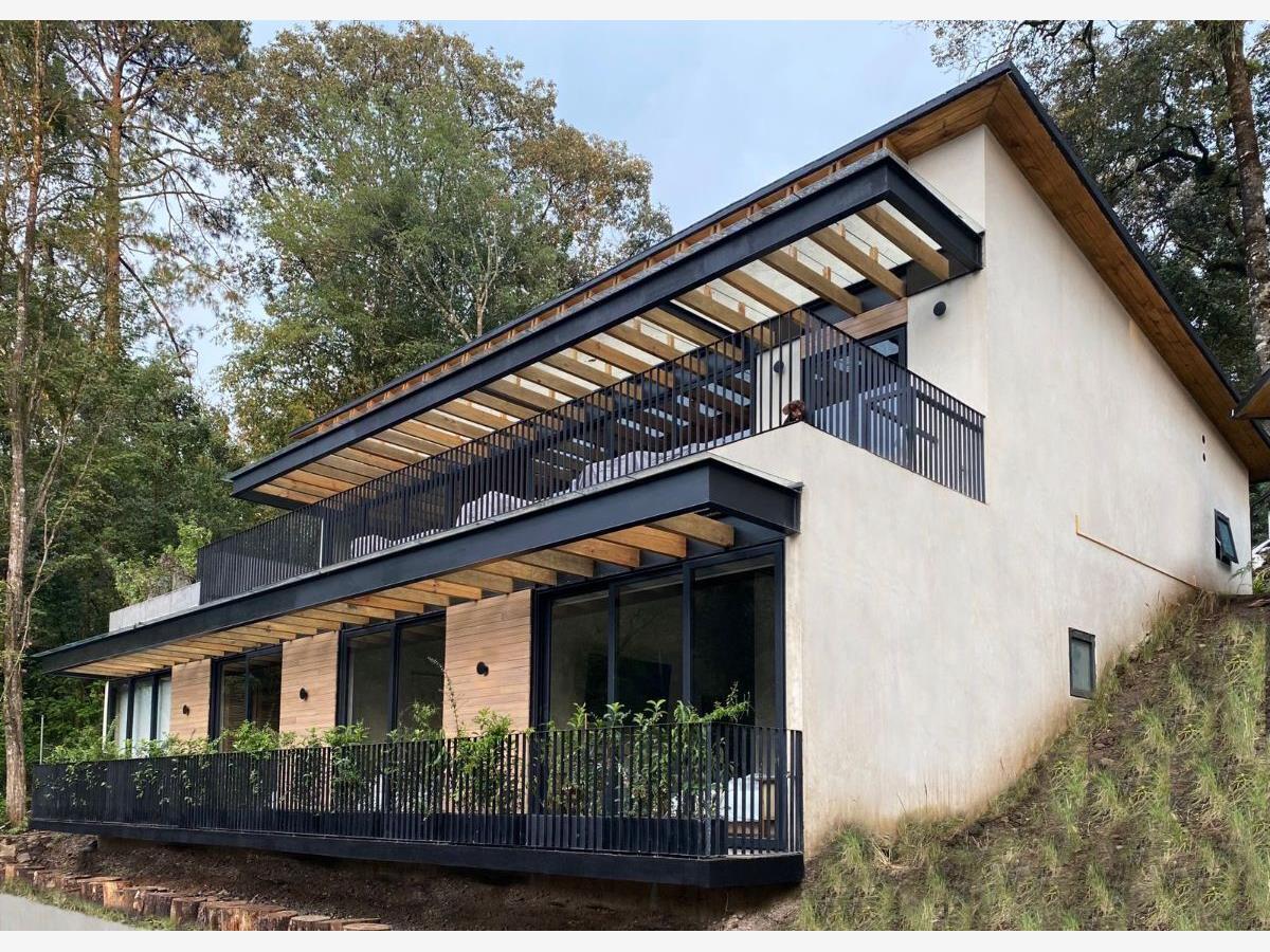 Casa en venta en Avandaro, Valle de Bravo — foto 1 de 24
