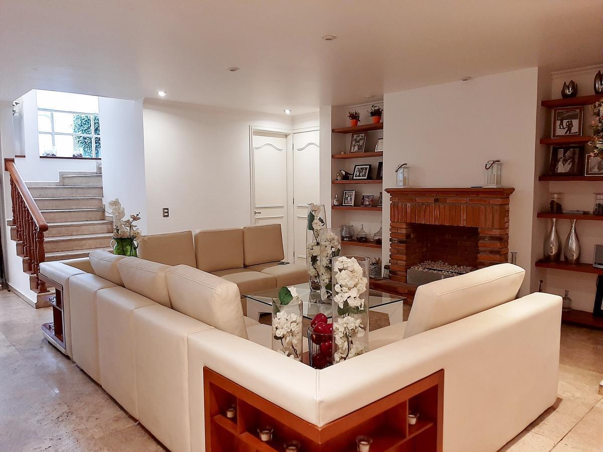 Casa en venta en Interlomas, Huixquilucan — foto 1 de 24