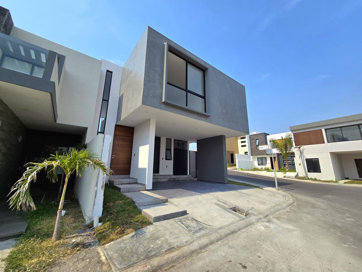 Casa en venta en Lomas de la Rioja, Alvarado — foto 1 de 28