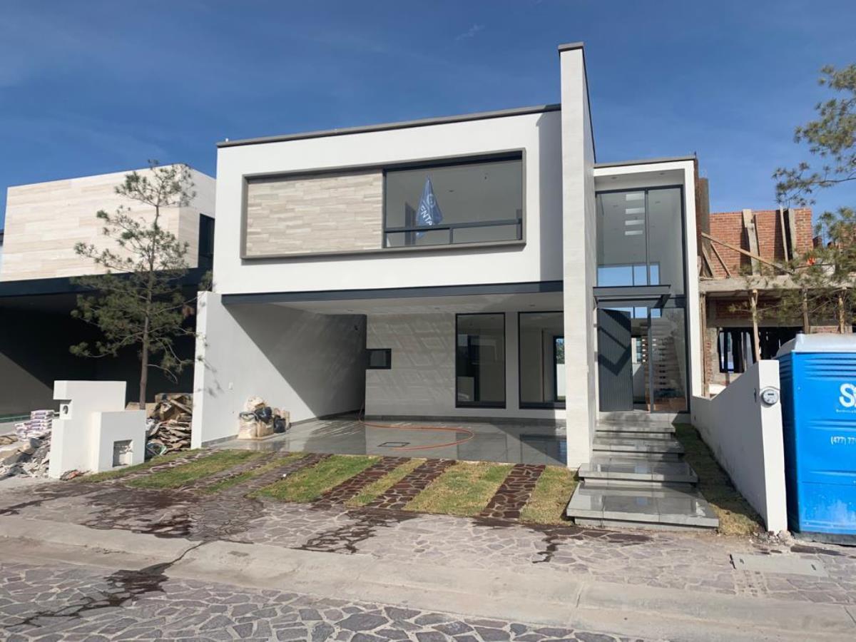 Casa en venta en La Campiña del Bosque, León — foto 1 de 14