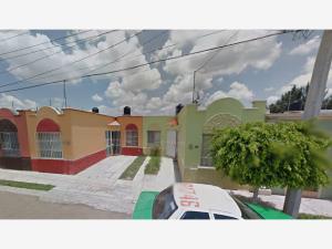 Casa en Magisterial, Irapuato, Guanajuato