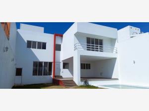 Casa en Burgos Bugambilias, Temixco, Morelos