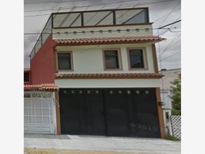 Casa en venta en Villas Santín, Toluca, México