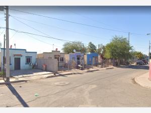 Casa en Hacienda de Los Portales, Mexicali, Baja California