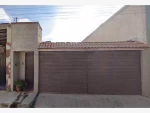 Casa en Santa Maria Tequepexpan, San Pedro Tlaquepaque, Jalisco
