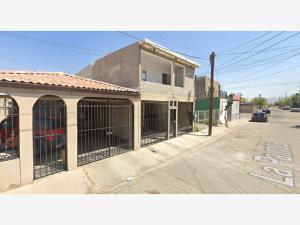 Casa en Hacienda de Los Portales, Mexicali, Baja California