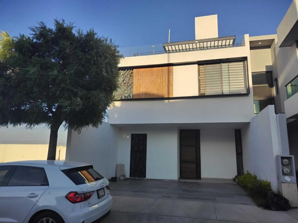 Casa en venta en Villas de Bernalejo, Irapuato — foto 1 de 33