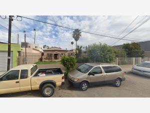 Casa en Burocrata Ruiz Cortines, Tijuana, Baja California