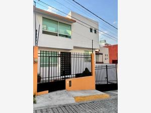Casa en Los Emperadores, Naucalpan de Juárez, México