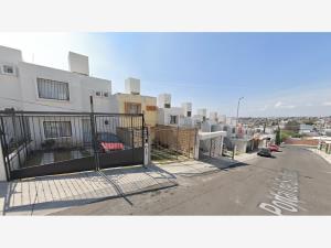 Casa en Jardines de Santiago, Querétaro, Querétaro