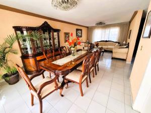 Casa en venta en Jardines del Moral, León, Guanajuato