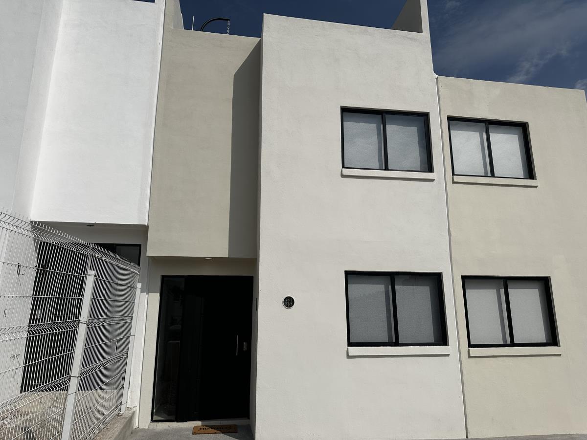 Casa en venta en Los Olvera, Corregidora — foto 1 de 43
