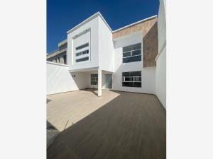 Casa en venta en Santa Cruz Cuauhtenco, Zinacantepec, México
