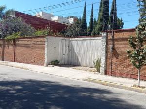 Casa en Venta en San Pedro Cholula con Extenso Terreno y Amplio Estacionamiento Casa en Venta en San Pedro Cholula con Extenso Terreno y Amplio Estacionamiento