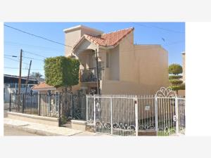 Casa en Lázaro Cárdenas, Mexicali, Baja California