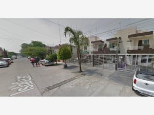Casa en remate en Villa Vicente Guerrero, Guadalajara, Jalisco