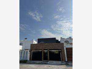 Casa en venta en Dieciocho de Marzo, Medellín de Bravo, Veracruz de Ignacio de la Llave Casa en venta en Dieciocho de Marzo, Medellín de Bravo, Veracruz de Ignacio de la Llave