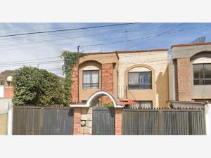 Casa en Santiago Miltepec, Toluca, México