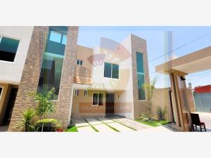 Casa en venta en San Juan Cuautlancingo, Cuautlancingo, Puebla