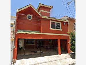 Casa en Prados de la Silla, Monterrey, Nuevo León