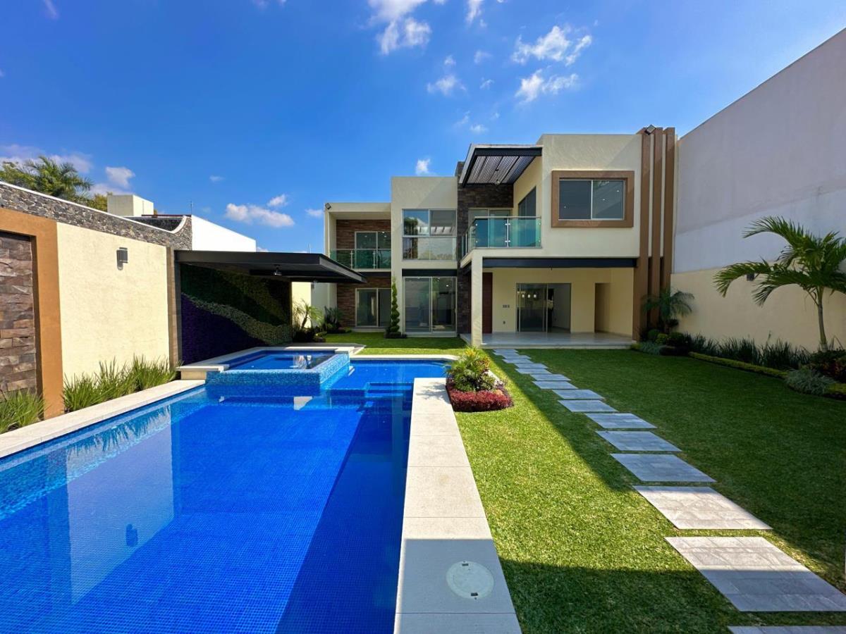 Casa en venta en Lomas de Vista Hermosa, Cuernavaca — foto 1 de 47