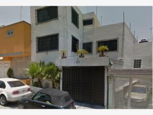Casa en Lomas Verdes 4a Sección, Naucalpan de Juárez, México
