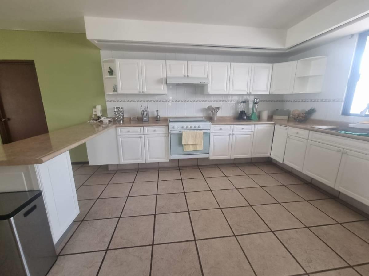 Casa en venta en Bugambilias, Zapopan — foto 1 de 10