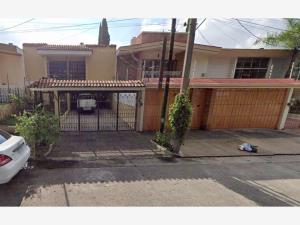 Casa en Bosques de La Victoria, Guadalajara, Jalisco