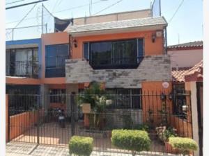 Casa en Jardines del Rosario, Guadalajara, Jalisco