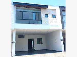 Casa en Huajuquito o los Cavazos, Santiago, Nuevo León