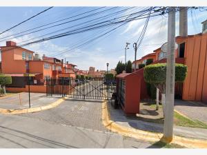 Casa en venta en Valle de las Pirámides, Tlalnepantla de Baz, México Casa en venta en Valle de las Pirámides, Tlalnepantla de Baz, México
