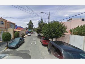 Casa en Valle de los Pinos 1ra. Sección, Tlalnepantla de Baz, México