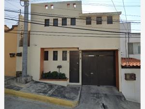 Casa en Lomas de Tzompantle, Cuernavaca, Morelos