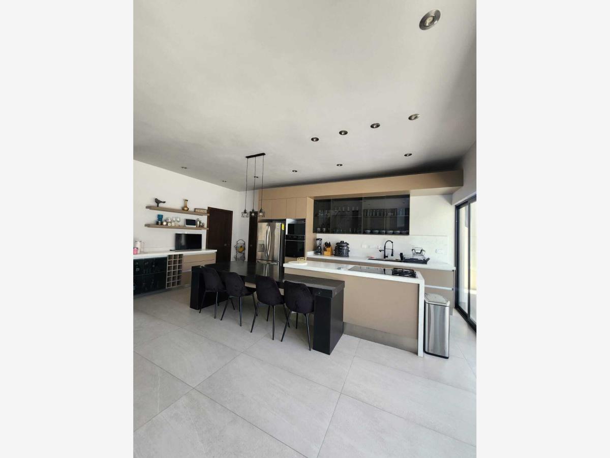 Vista 2 de Casa en Venta en Bosques de las Misiones, Santiago, Nuevo León