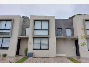 Casa en Jardines de Santa Anita, Tlajomulco de Zúñiga, Jalisco