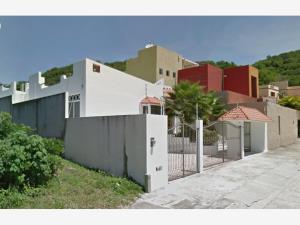 Casa en venta en De La Cruz, Santa María Huatulco, Oaxaca