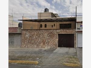 Casa en venta en Ampliación General José Vicente Villada Poniente, Nezahualcóyotl, México